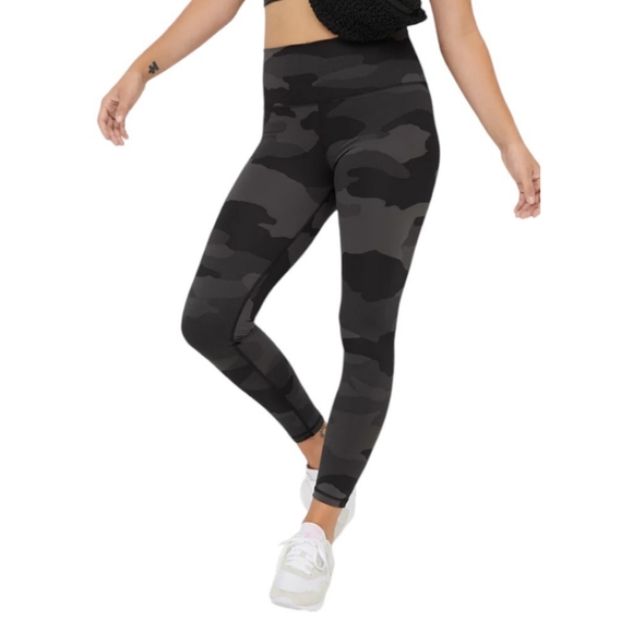 Aerie Offline 7/8 Camo Knit High Waisted Leggings - Picture 1 of 11